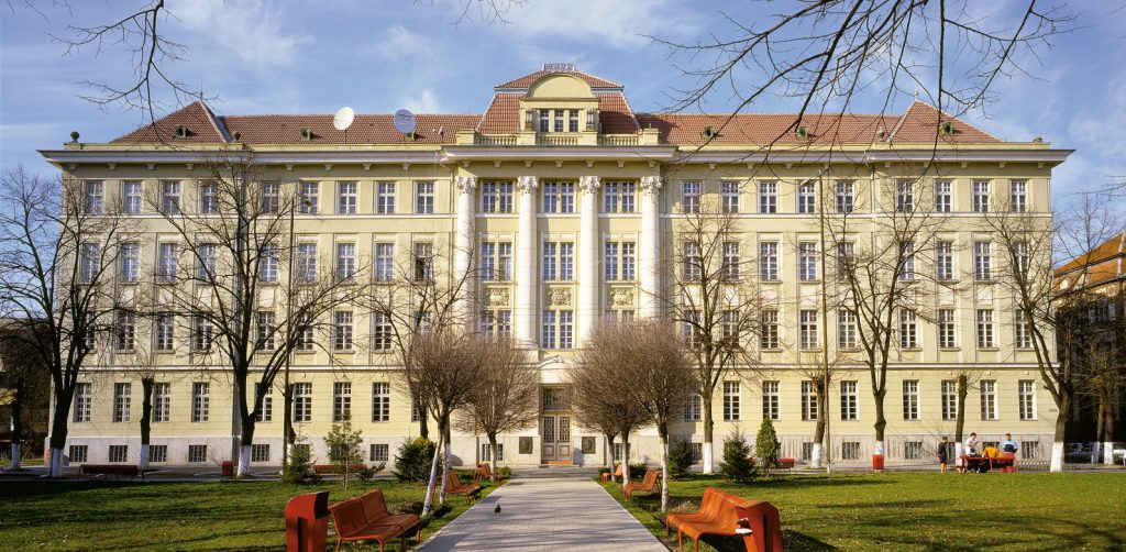 colleges of romania