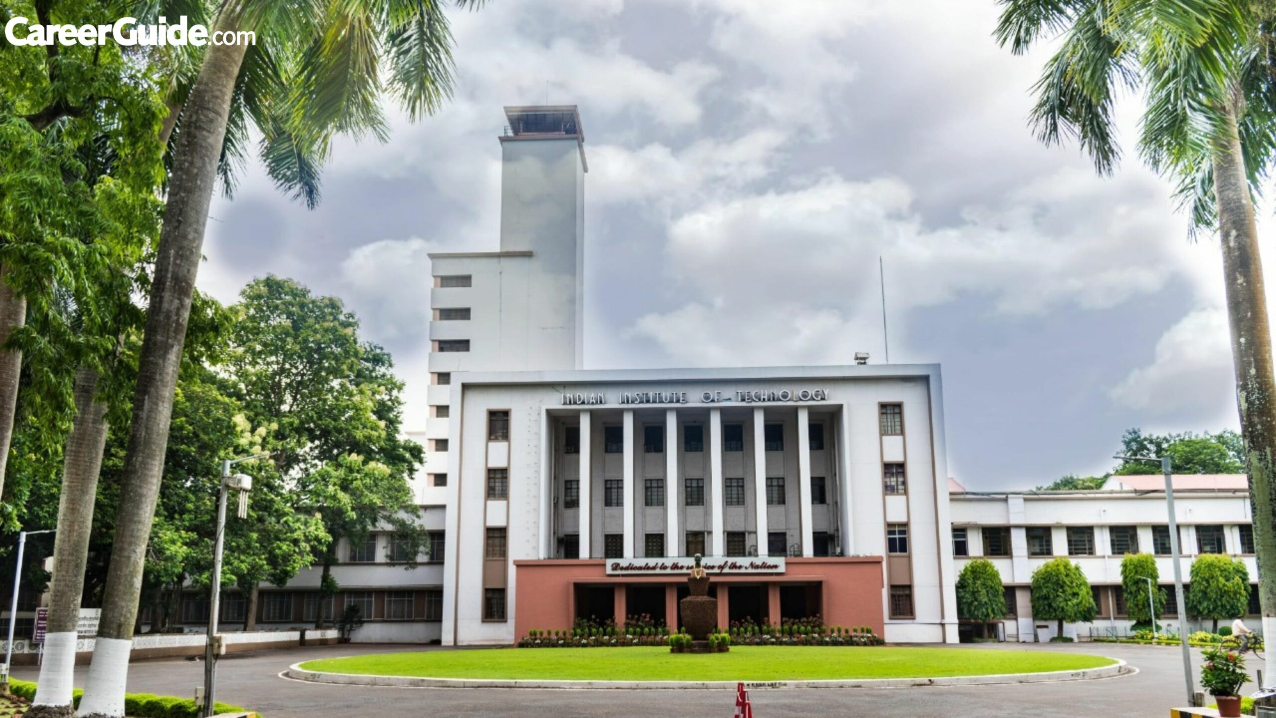 IIT Kharagpur Vs IIT Bombay, Placements, Cut Off, Fees, & Courses