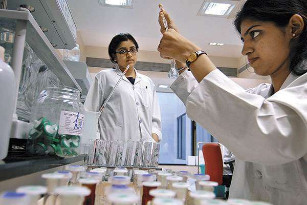Top Pharmacy Colleges Courses India