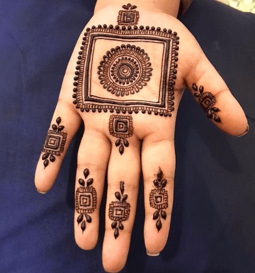 Latest Mehndi Designs for Karwa Chauth 2021: Easy Arabic Mehandi Designs  and Beautiful Indian Henna Patterns To Apply on Hand for Karva Chauth Vrat  Day (Watch Videos) | 🛍️ LatestLY