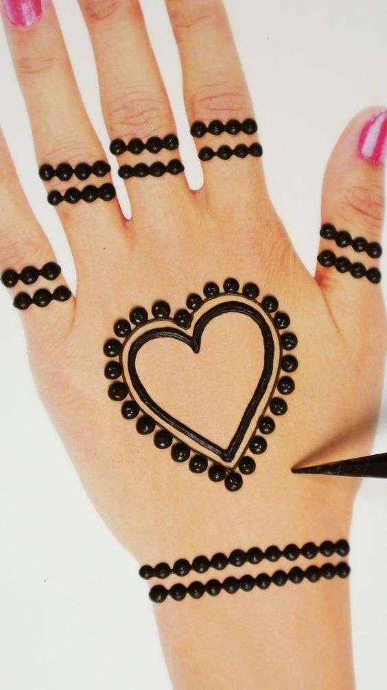 Beautiful Stylish Heart shape mehndi designs | Simple mehandi design | mehndi  design 2022 | मेंहदी | #Mehndi #Easymehndidesign #mehndidesigns  #goltikkimehndi #arabichenna #simplemehendi #newmehandi #eidspecial | By  Mehndi WorldFacebook