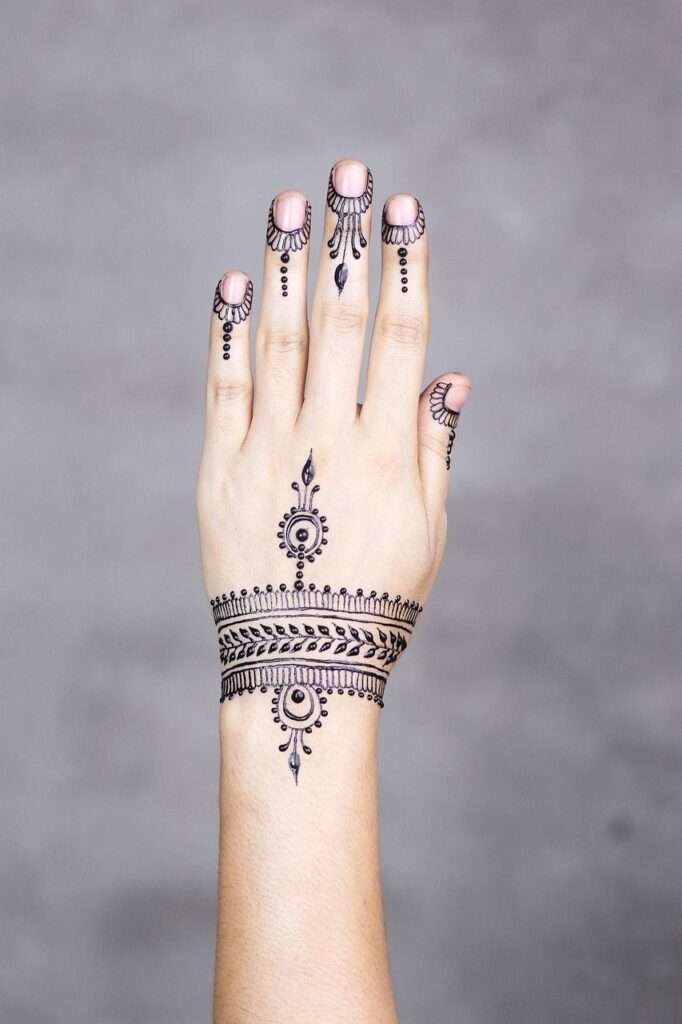 Beautiful Easy jewellery Mehndi design #mehndiarts #mehndidesign #mehn... |  TikTok