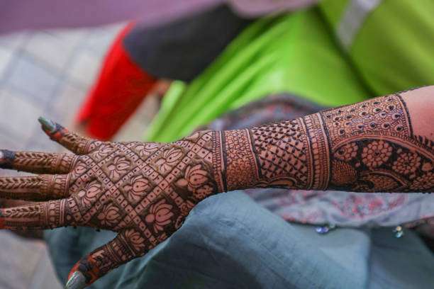 Bridal back hand design | Mehndi designs for hands, Latest bridal mehndi  designs, Stylish mehndi designs