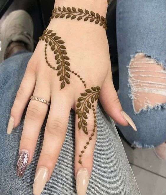 25 Easy Henna Designs for Beginners for Your Hands & Feet