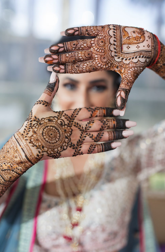 WOW 😍 We had to share this with you. Such a clean, intricate and heavy,  tradition… | Wedding mehndi designs, Mehndi designs bridal hands, New bridal  mehndi designs