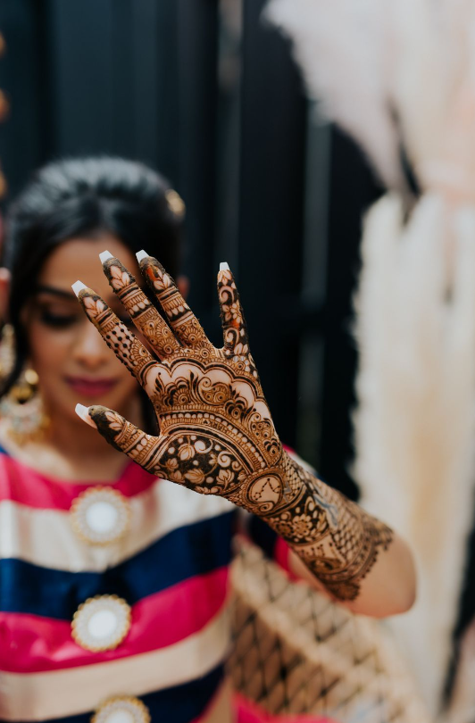 9 Minimal Mehendi Designs For Modern Bridesmaids